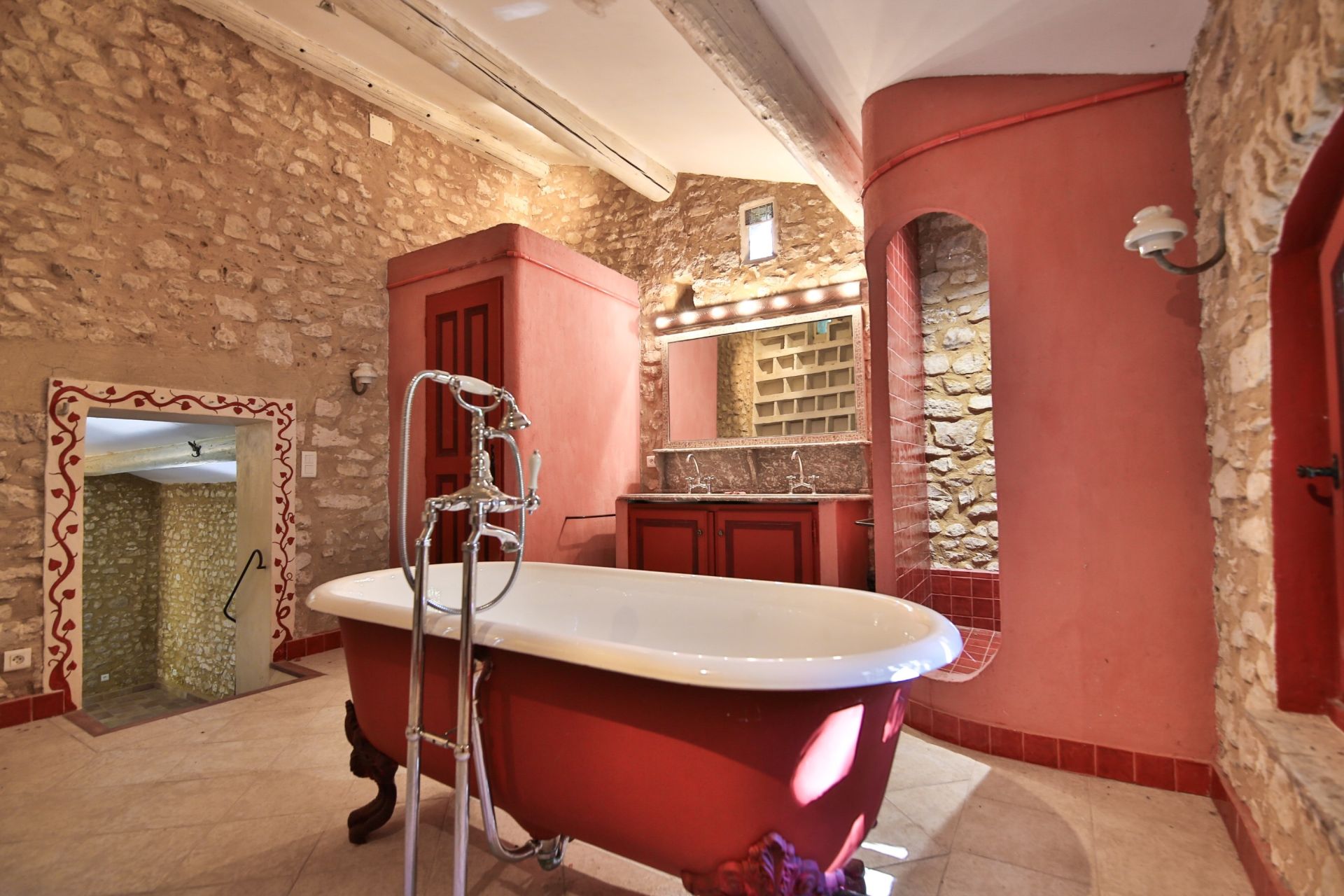 house 15 Rooms for sale on JOUCAS (84220)