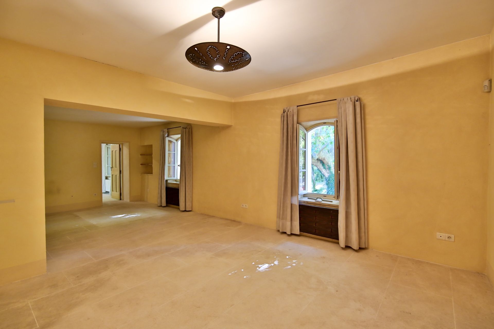 house 15 Rooms for sale on JOUCAS (84220)