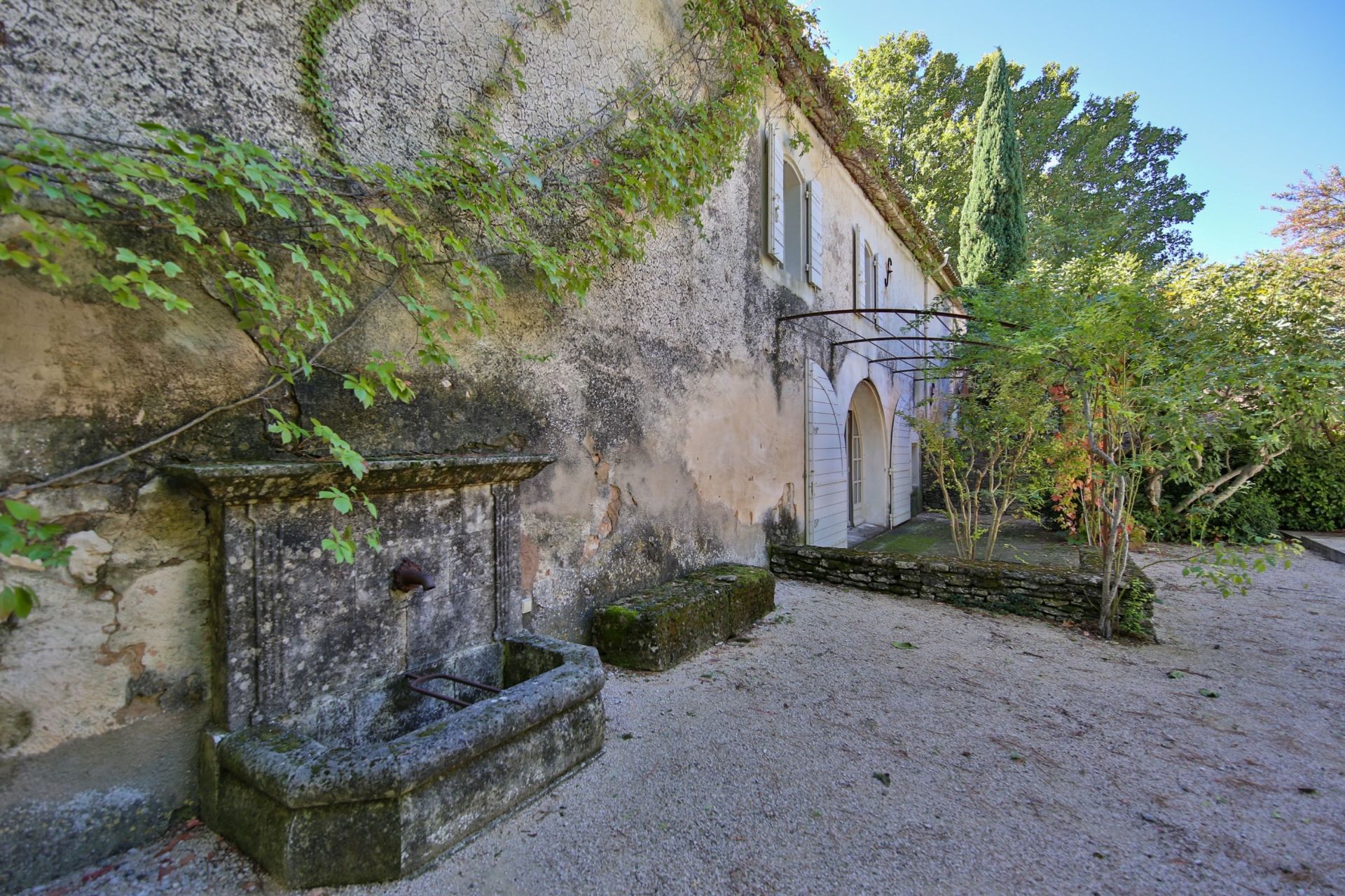 house 15 Rooms for sale on JOUCAS (84220)