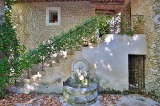 house 15 Rooms for sale on JOUCAS (84220)