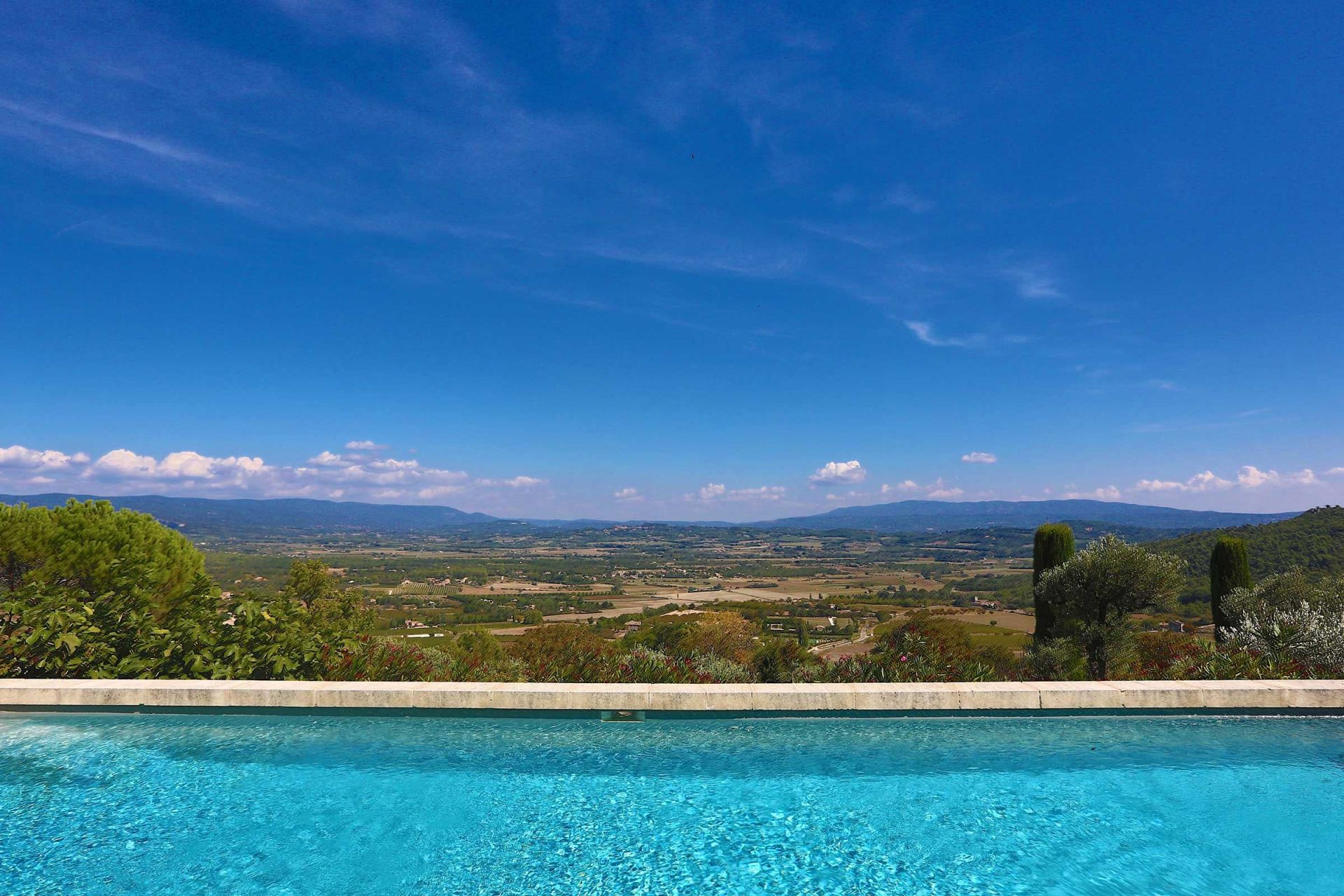 maison bourgeoise 6 Pièces en location saisonnière sur GORDES (84220)