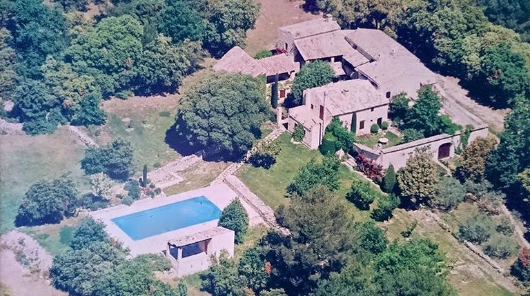Un mas ancien et sa vue - Un mas ancien et sa vue